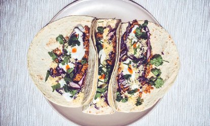 Sirve los tacos - Tacos vegetarianos
