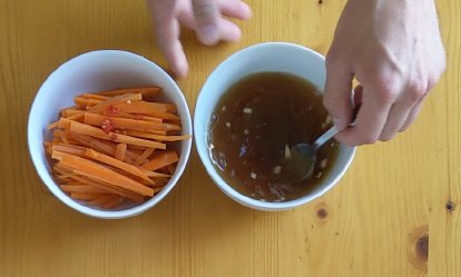 El encurtido de zanahoria - Rollitos de lechuga