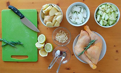 Prepara las verduras - Muslos de pollo al limon
