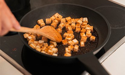 El tofu - Bowl de tofu con sriracha y sirope de arce