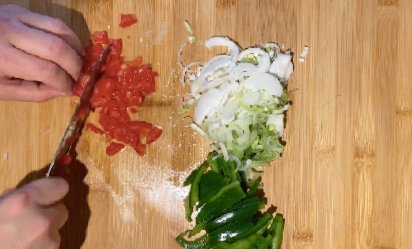 Prepara los ingredientes - Tacos de albondigas al chipotle