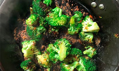 El brocoli - Tofu a la plancha en salsa pegajosa