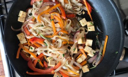 Las verduras - Wok de tofu y tallarines