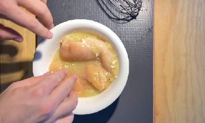 Marinar el pollo - Pollo con remolacha a la plancha
