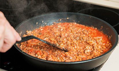 La boloñesa de lentejas - Barquillos de calabacin relleno